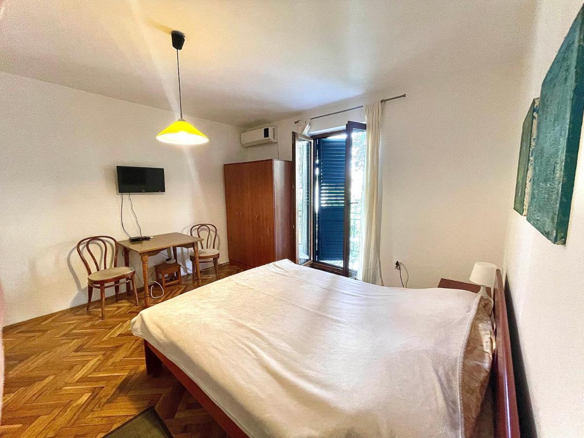 Apartments Maslina Sveti Stefan Ngoại thất bức ảnh